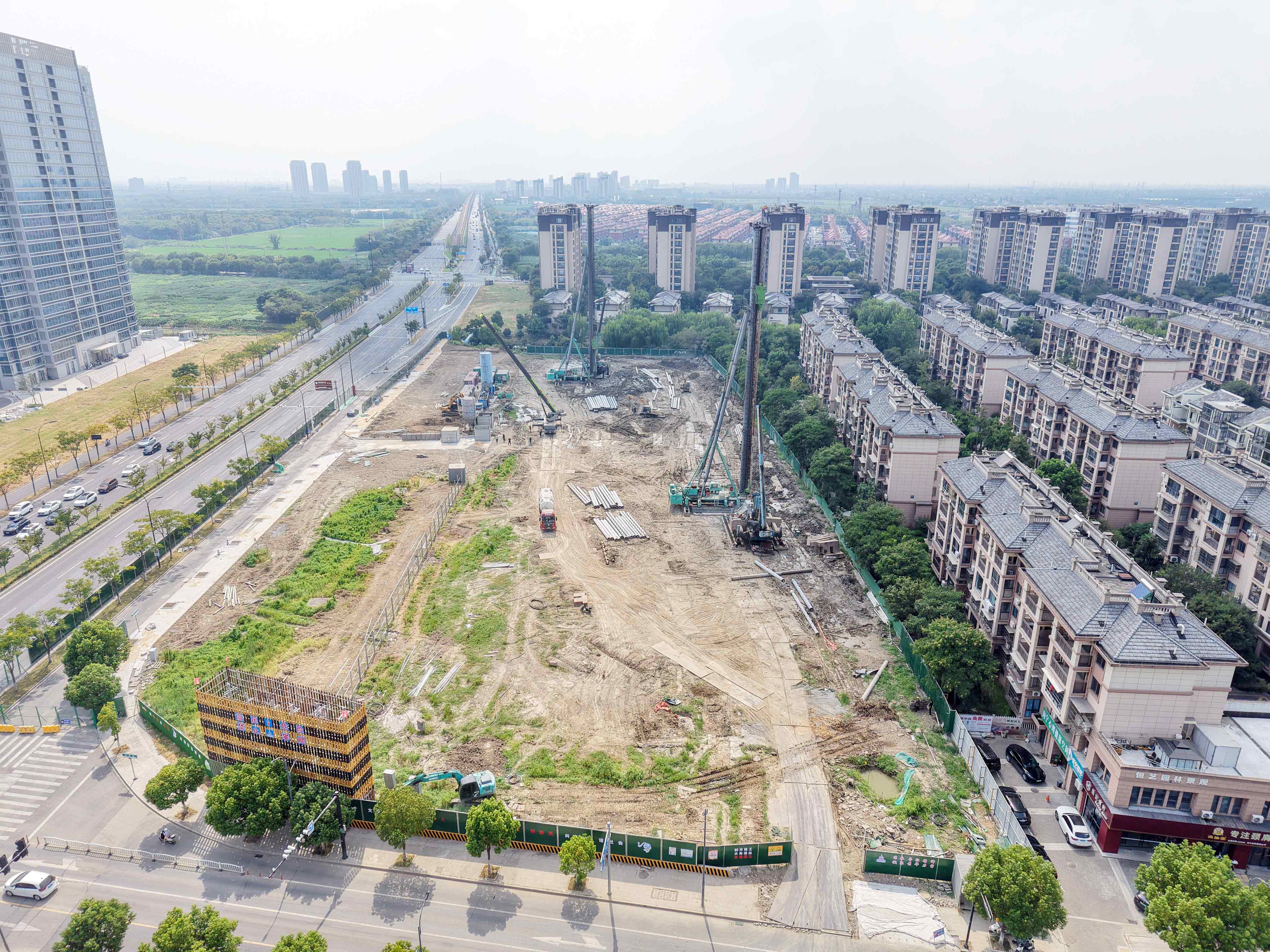 隧道边缘极限施工难题破解,绿色植桩技术展现安全高效解决方案 隧道边缘极限施工难题破解,绿色植桩技术展现安全高效解决方案