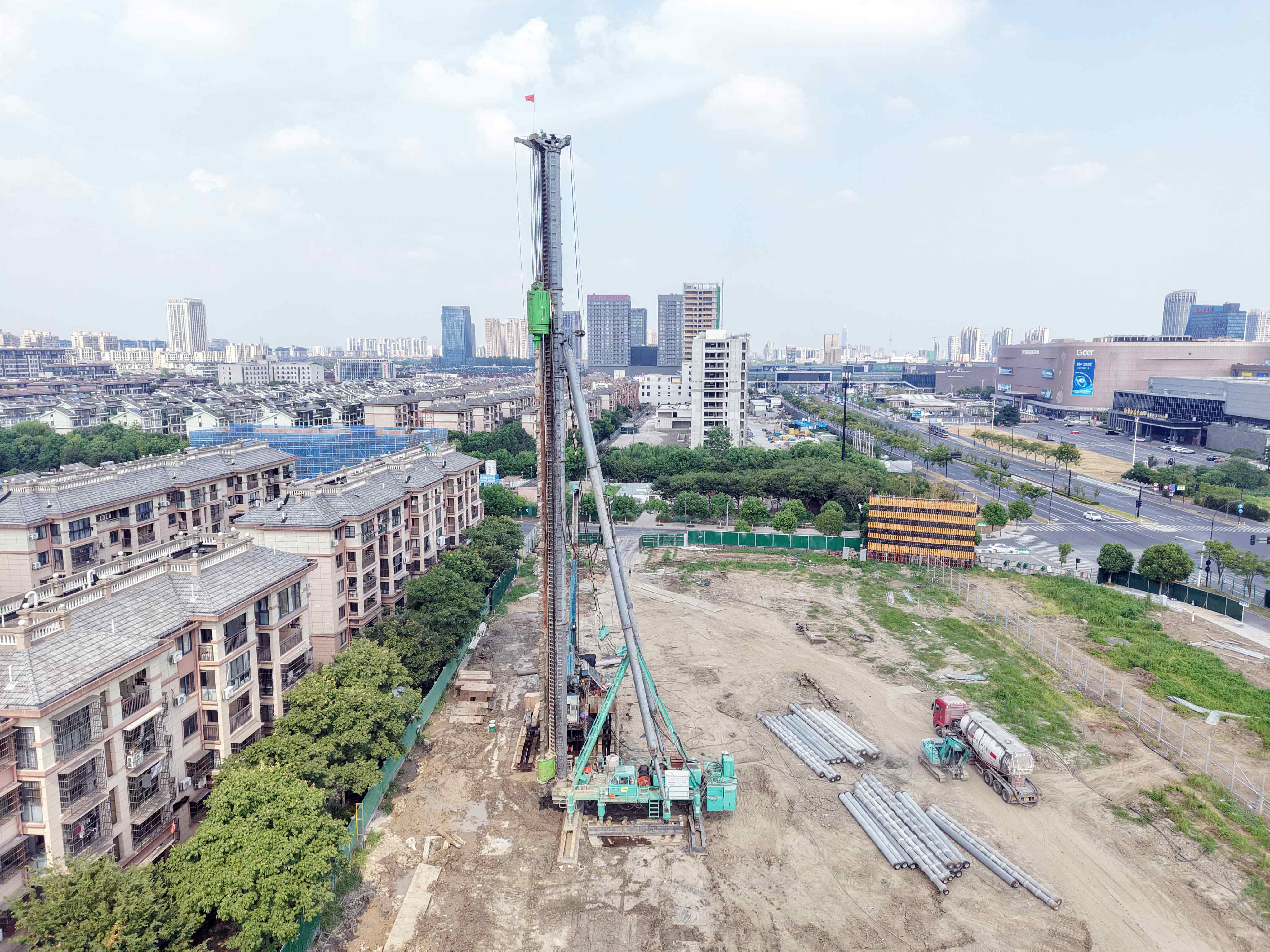 隧道边缘极限施工难题破解,绿色植桩技术展现安全高效解决方案 隧道边缘极限施工难题破解,绿色植桩技术展现安全高效解决方案