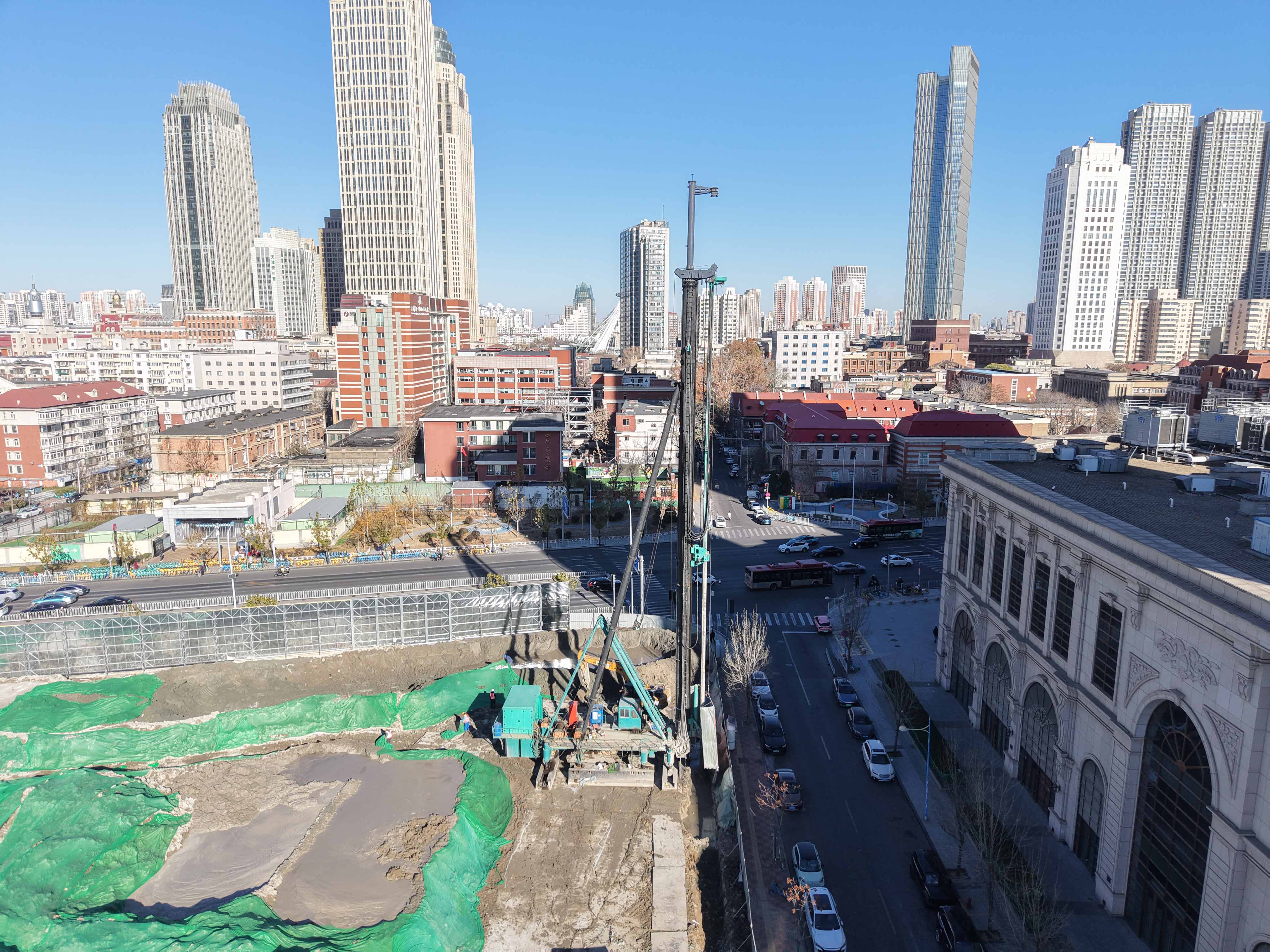 双轮搅高效攻坚复杂地况,助力城市核心区筑造深层止水屏障 双轮搅高效攻坚复杂地况,助力城市核心区筑造深层止水屏障