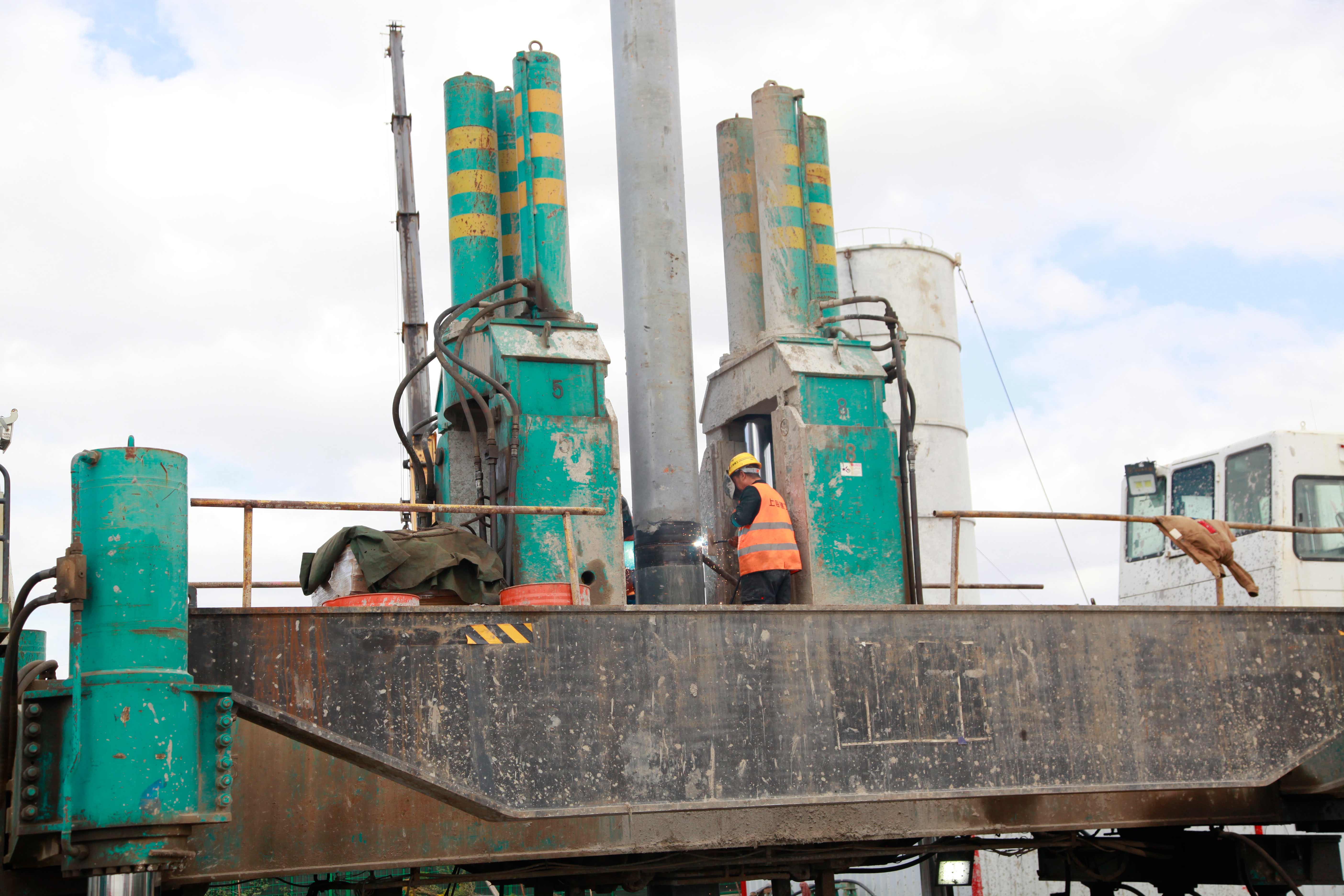 上工机械绿色植桩设备助力浦东机场四期扩建工程