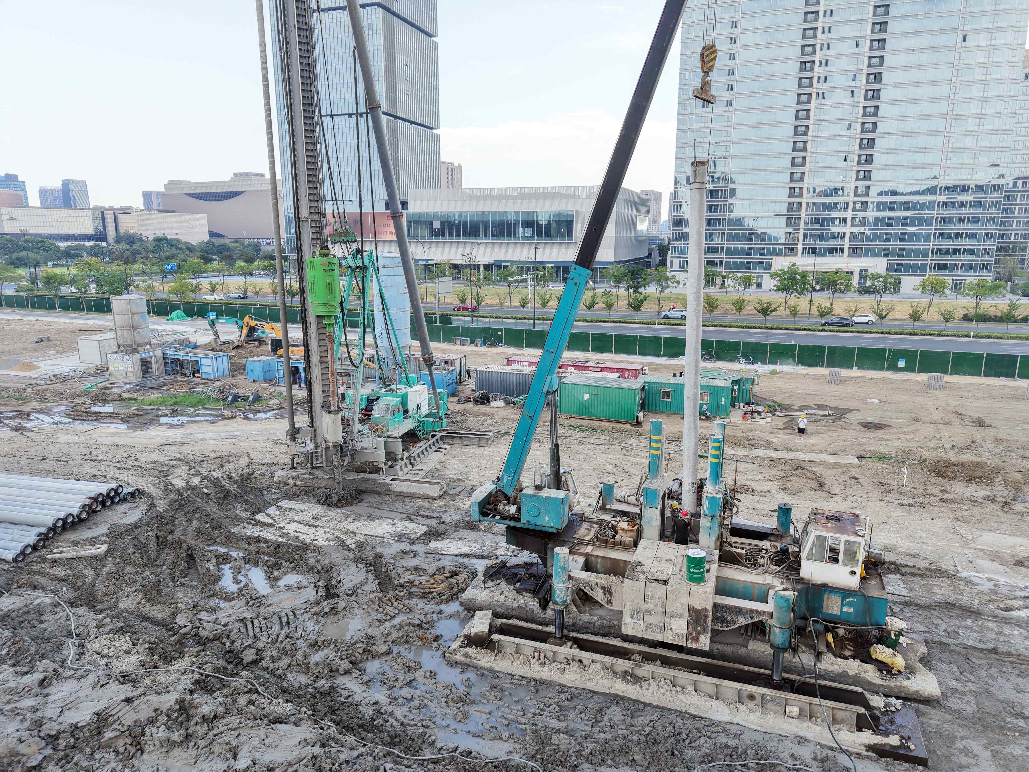 上工机械SDP220静钻根植桩挑战隧道边缘施工 上工机械SDP220静钻根植桩挑战隧道边缘施工