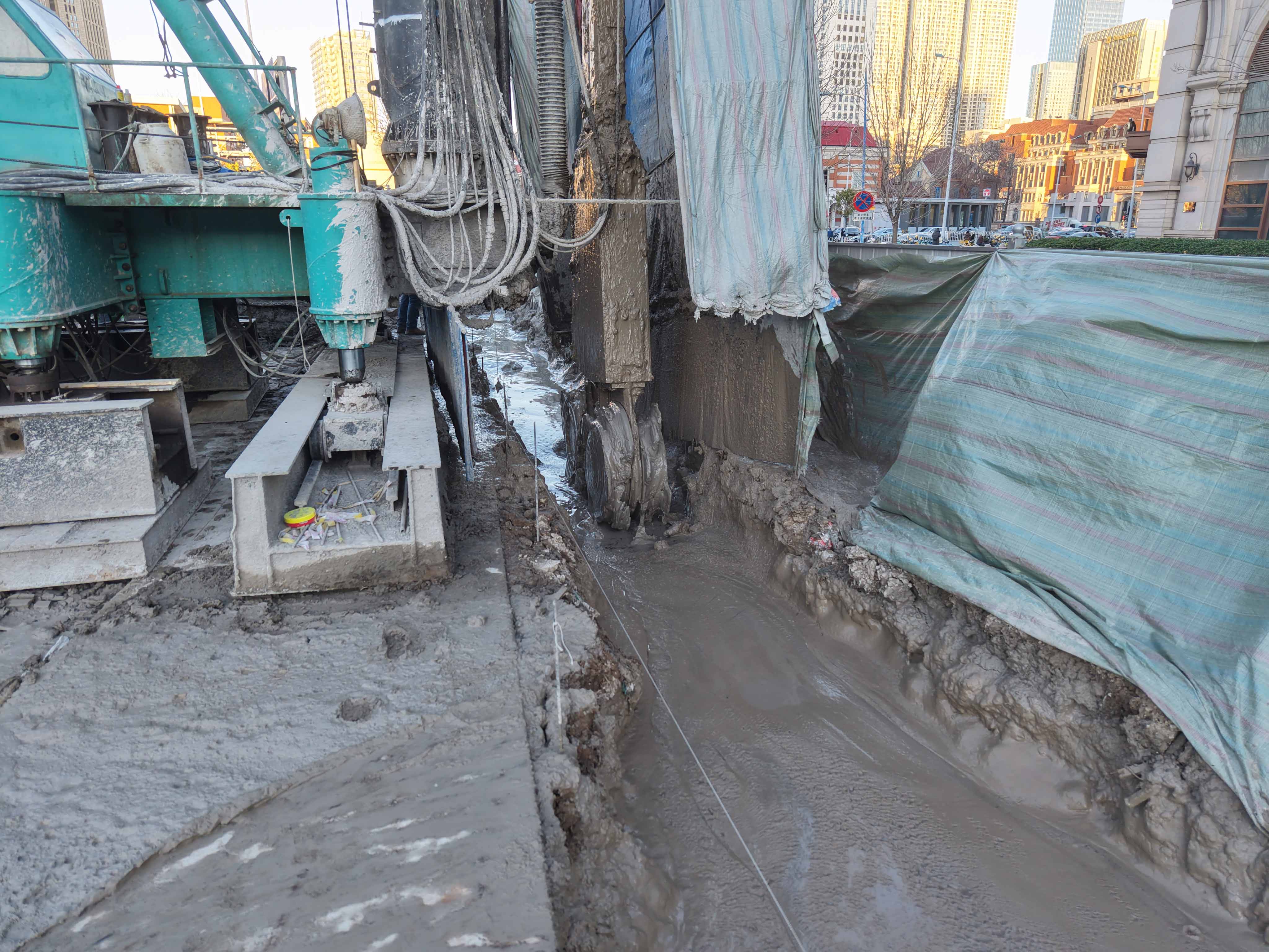 双轮搅高效攻坚｜复杂地况下止水帷幕施工全攻略