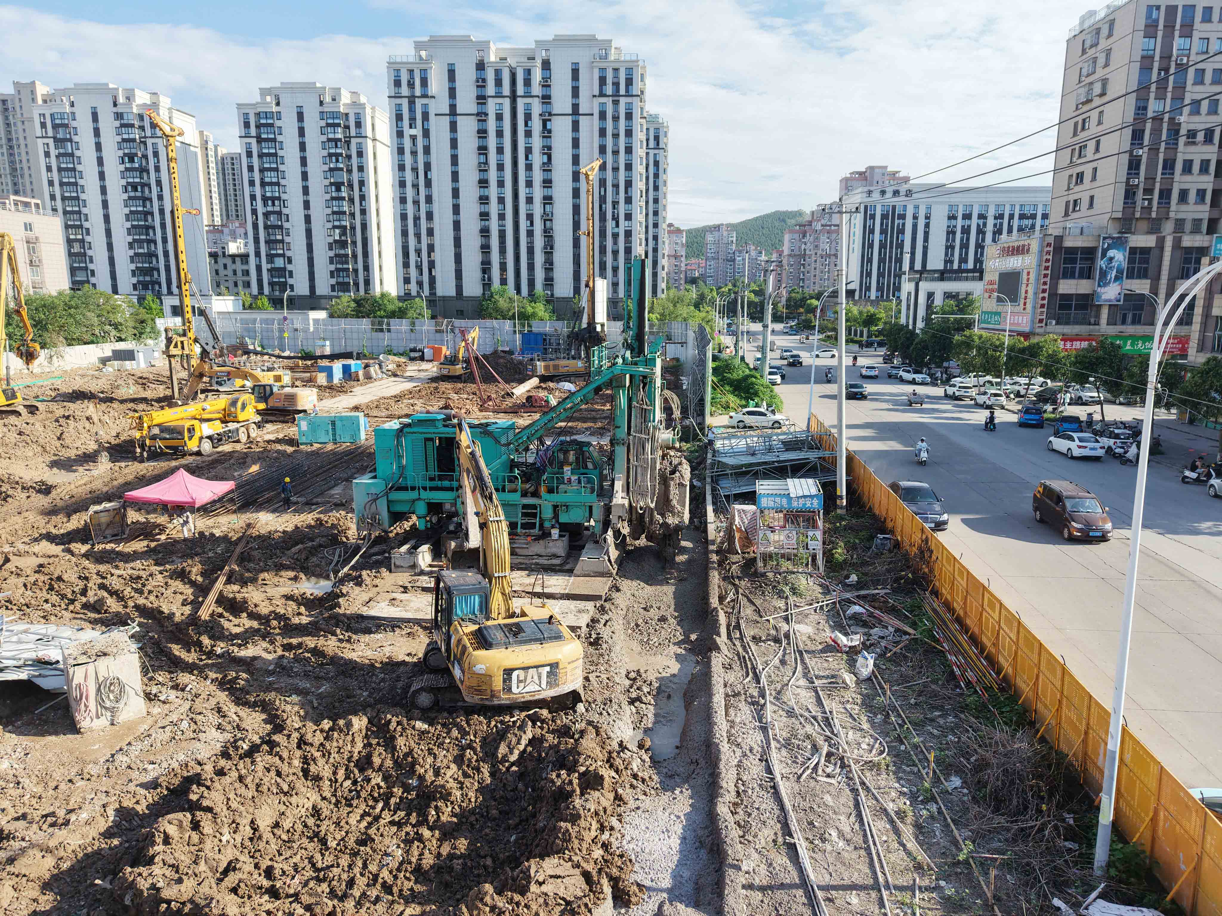 TRD工法机破解钢管迷宫施工难题｜高效止水墙施工全攻略