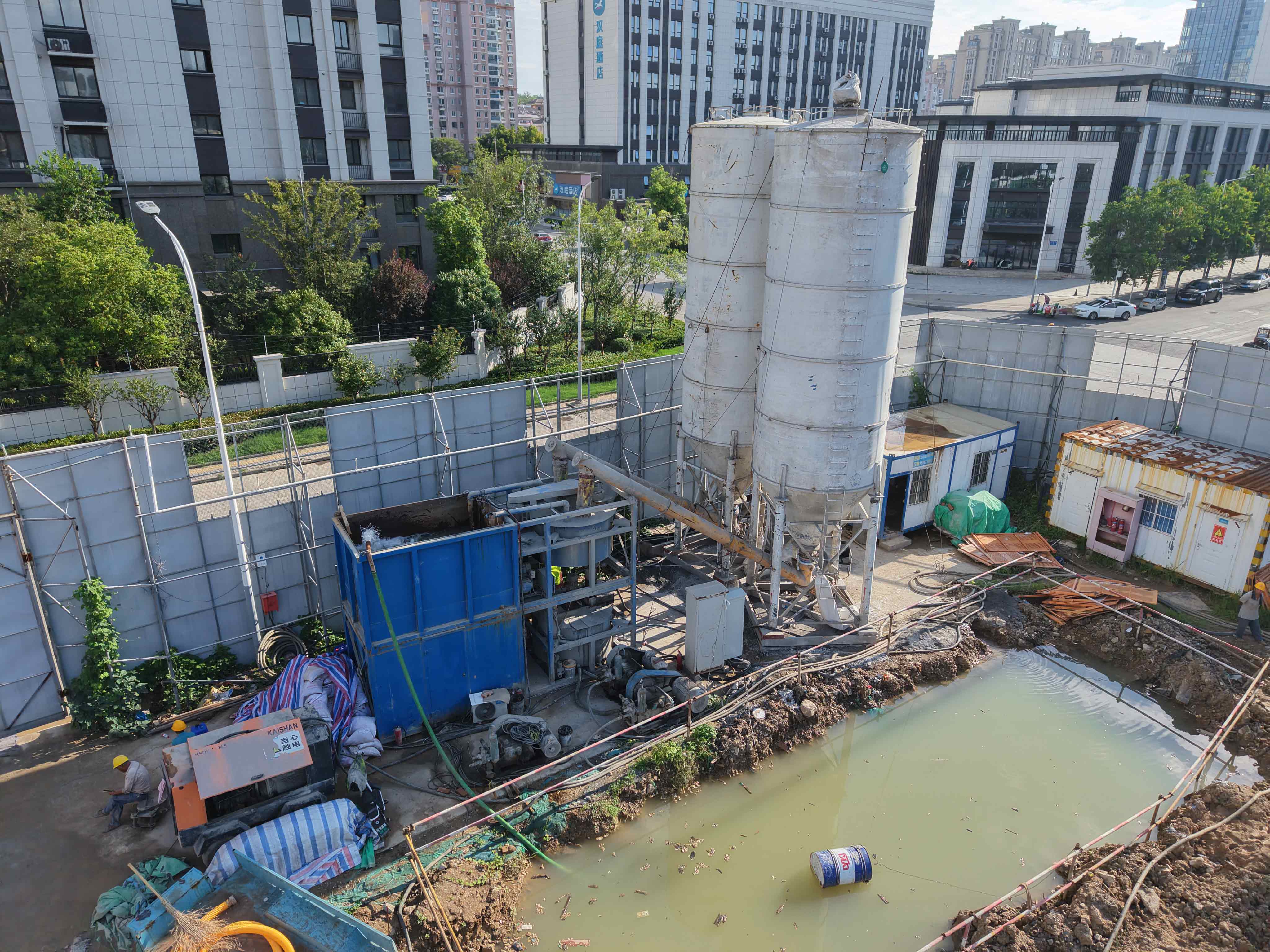 TRD工法机破解钢管迷宫施工难题|高效止水墙施工全攻略 TRD工法机破解钢管迷宫施工难题|高效止水墙施工全攻略