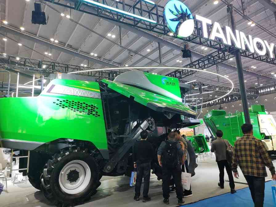 吉林天朗玉米籽粒收获机与打捆机亮相2024中国国际农机展｜新品解读