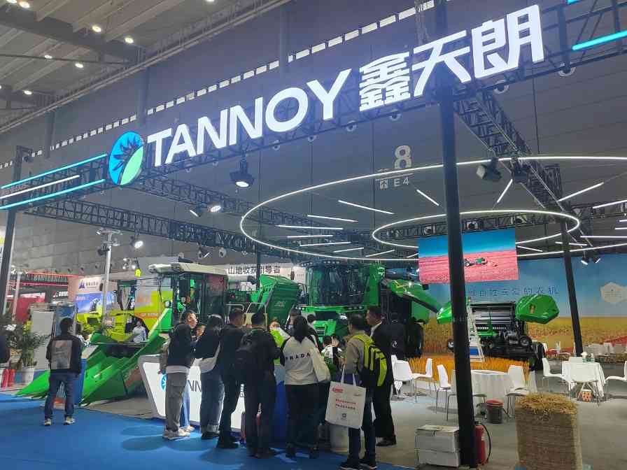 吉林天朗玉米籽粒收获机与打捆机亮相2024中国国际农机展｜新品解读
