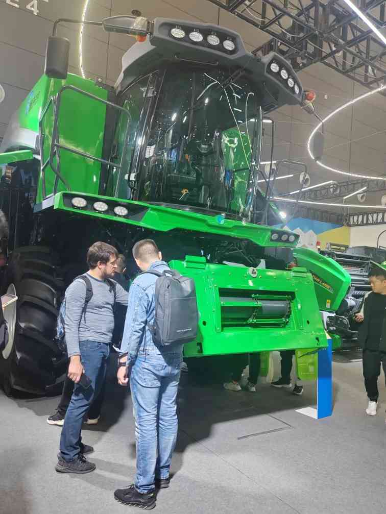 吉林天朗玉米籽粒收获机与打捆机亮相2024中国国际农机展｜新品解读