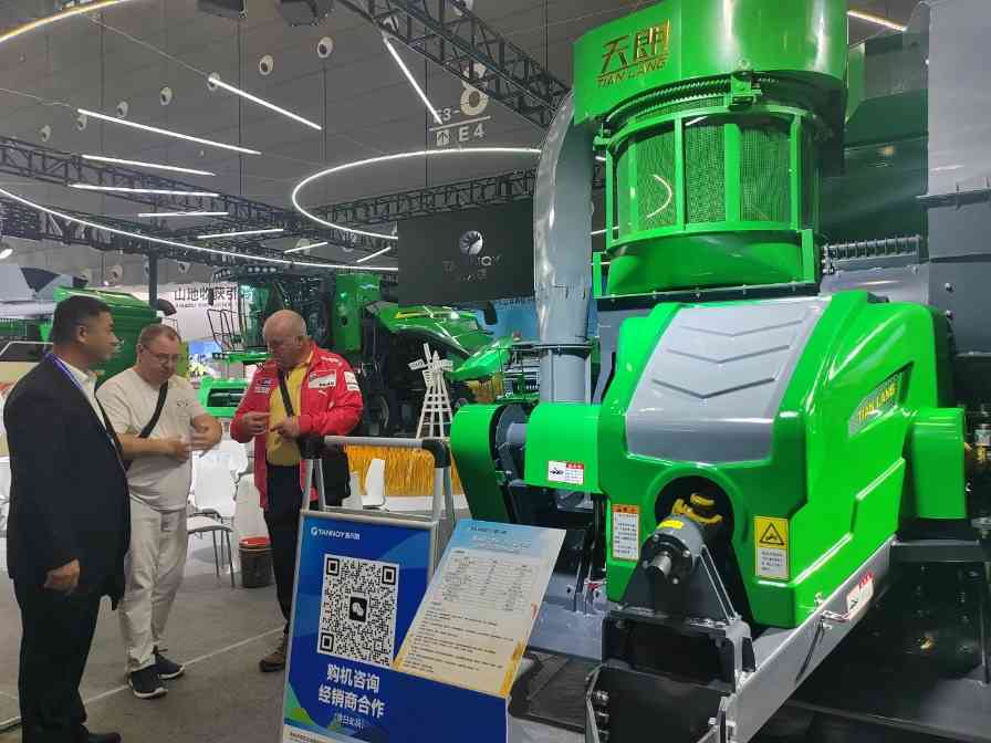 吉林天朗玉米籽粒收获机与打捆机亮相2024中国国际农机展｜新品解读