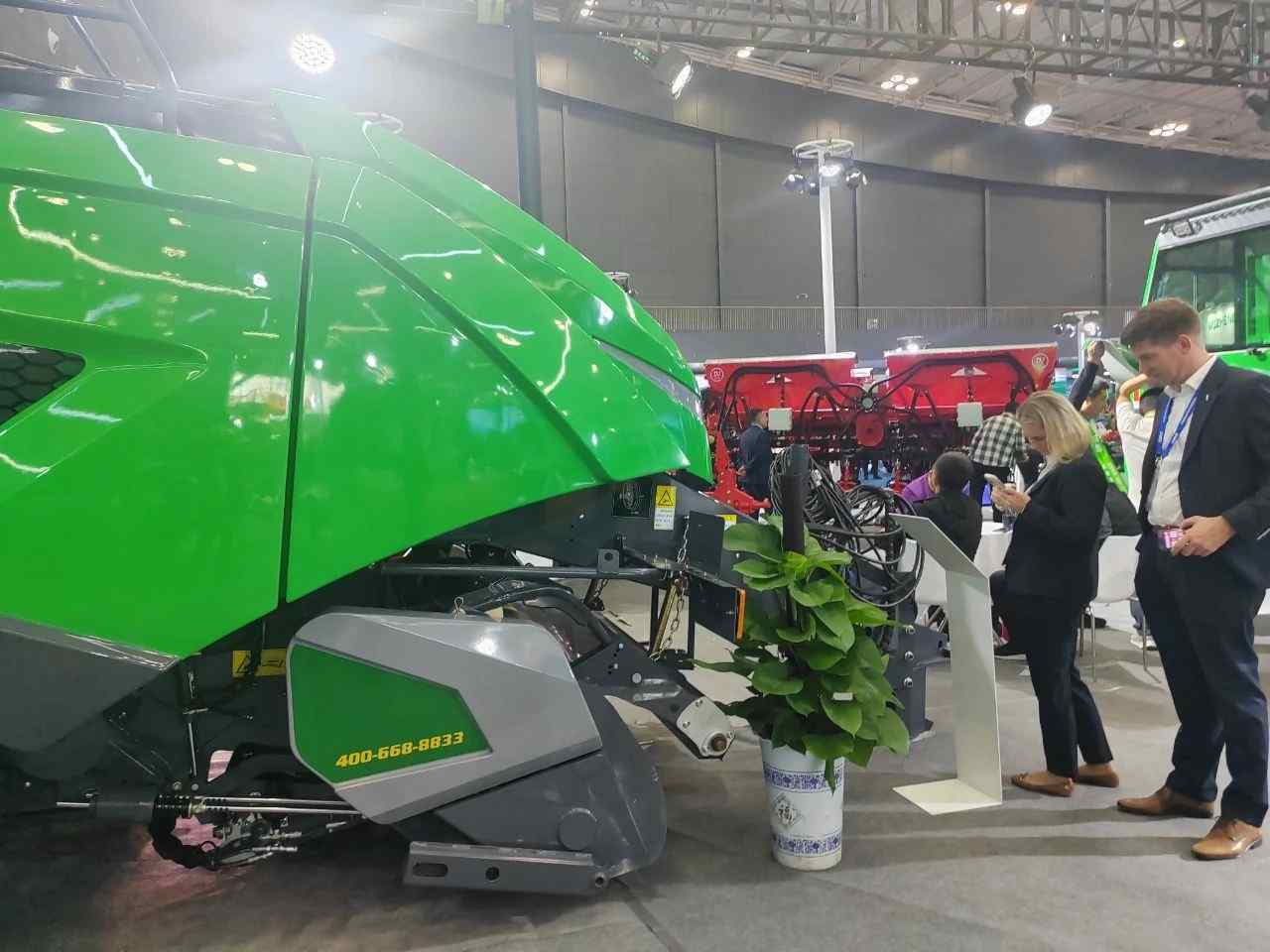 吉林天朗玉米籽粒收获机与打捆机亮相2024中国国际农机展｜新品解读