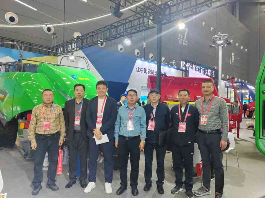 吉林天朗玉米籽粒收获机与打捆机亮相2024中国国际农机展｜新品解读